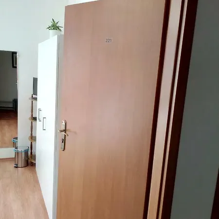 Urban Center 3*
